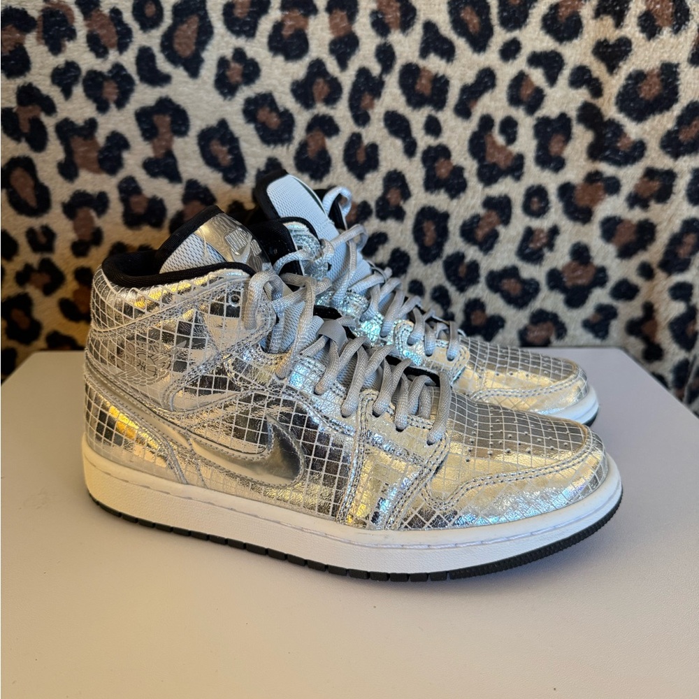 Nike Air Jordan 1 Mid – Women’s Size 7.5